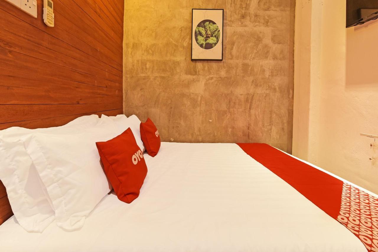 Oyo 90662 The 1975 Hotel Empire كوانتان المظهر الخارجي الصورة